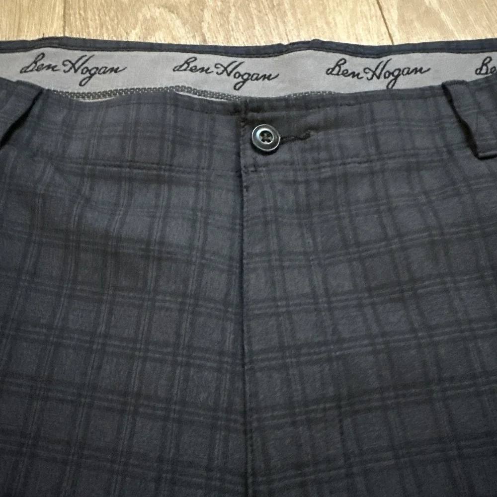 Ben Hogan Performance Shorts Mens Size 42 Black Gray Plaid Flat Front Golf - Picture 2 of 7